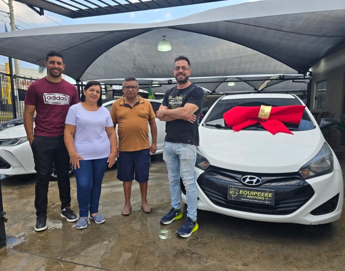 pessoas recebendo carros equipeee motors (3)