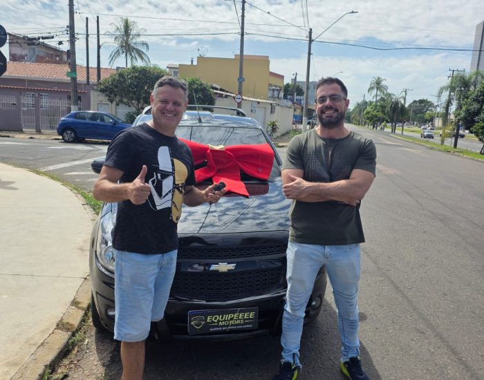 pessoas recebendo carros equipeee motors (6)